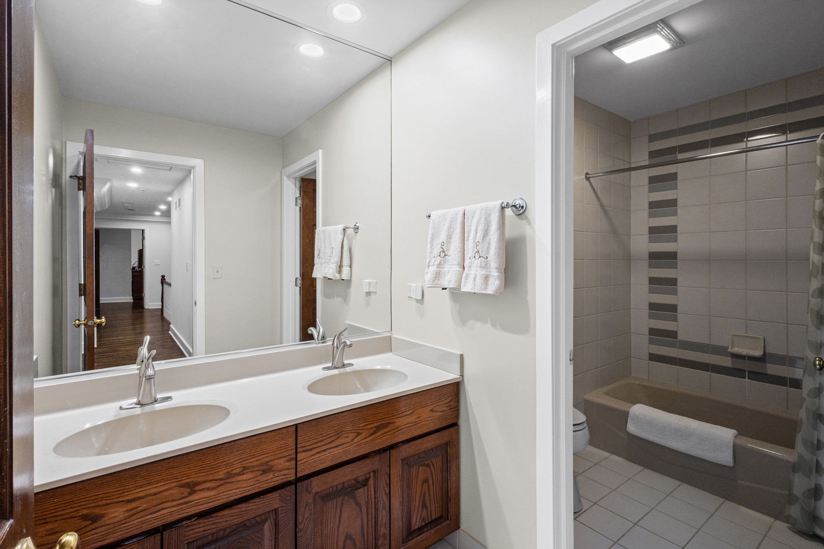 704 Burr Ridge Club Burr Ridge, IL 60527 - Photo 18 of 28 Gallery Image 18