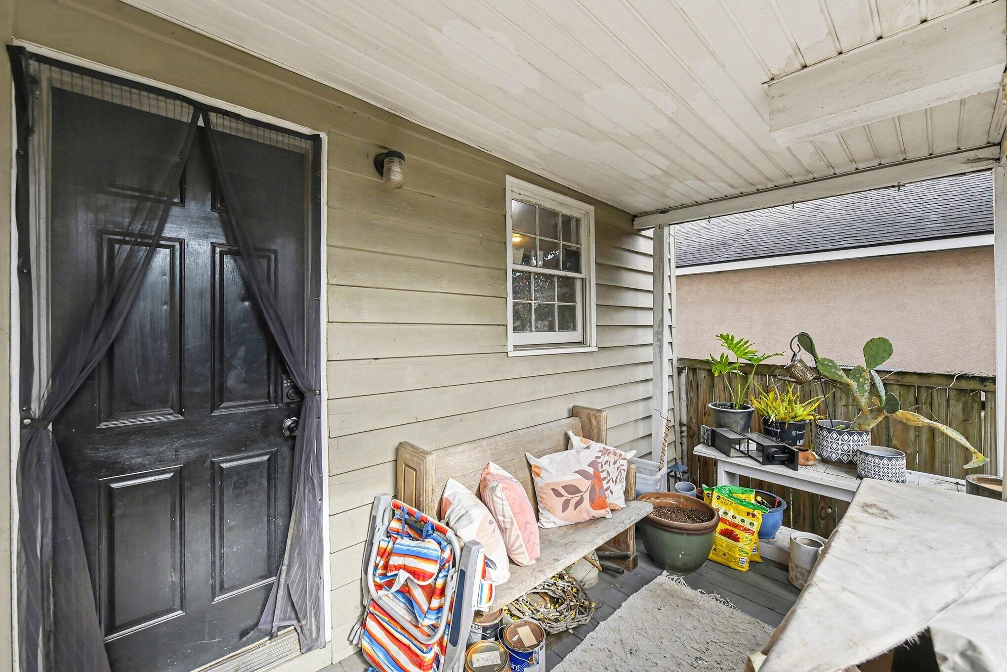 81 Simons Street Charleston, SC 29403 - Photo 27 of 31 81 Simons A - back porch