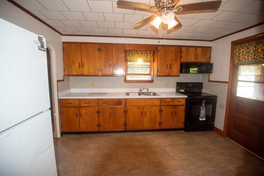 37 Oakham Road Barre, MA 01005 - Photo 12 of 39