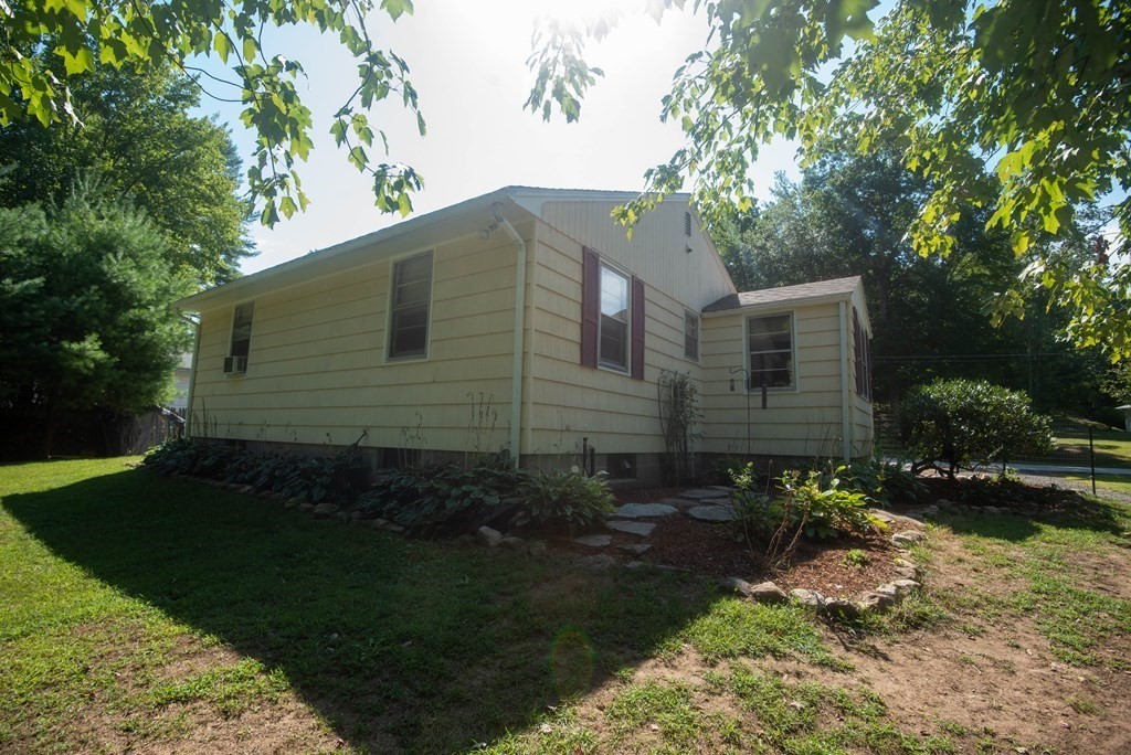 37 Oakham Road Barre, MA 01005 - Photo 6 of 39