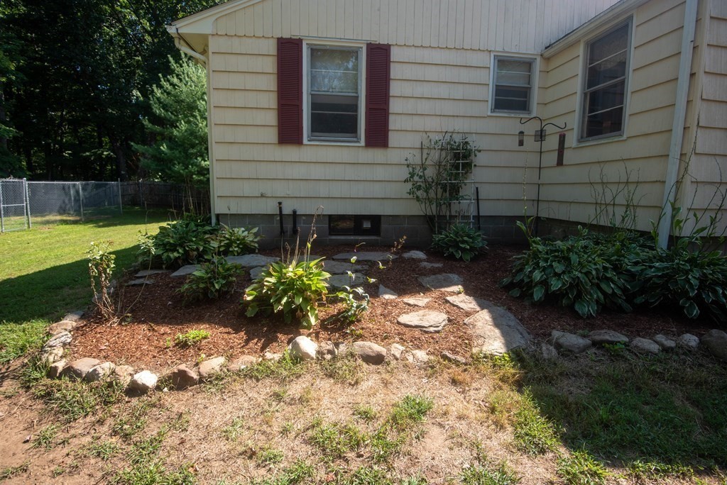 37 Oakham Road Barre, MA 01005 - Photo 7 of 39