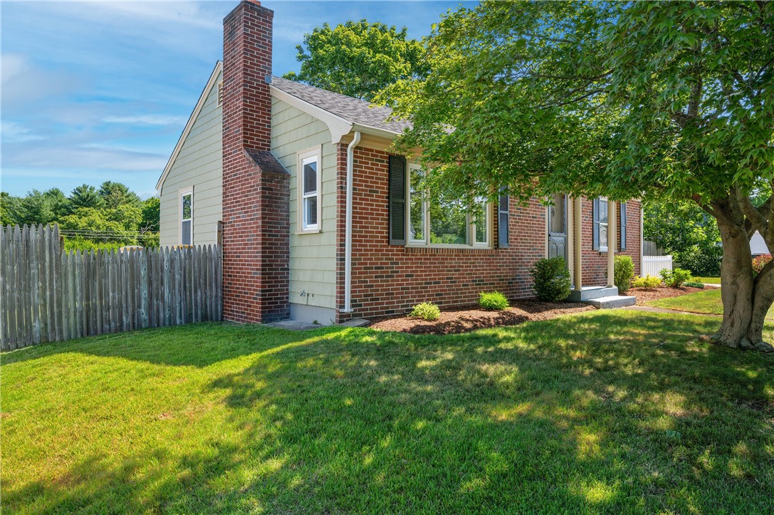 40 Glenside Road Cumberland, RI 02864 - Photo 4 of 33