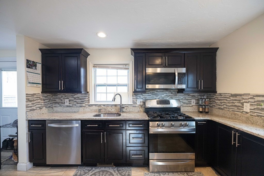 96 May Street Worcester, MA 01602 - Photo 11 of 34