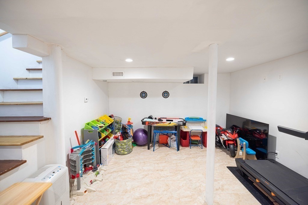 96 May Street Worcester, MA 01602 - Photo 21 of 34