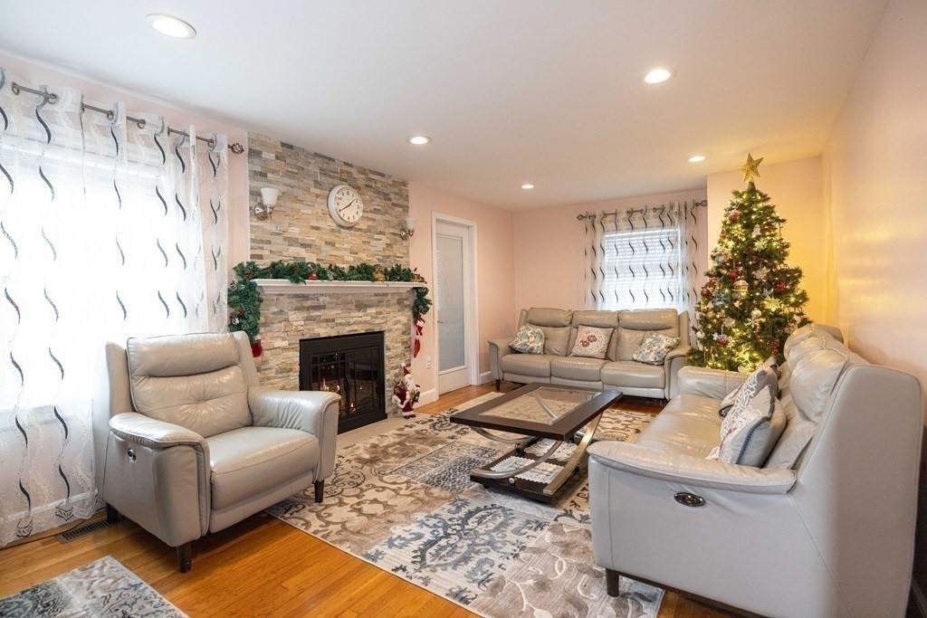 96 May Street Worcester, MA 01602 - Photo 3 of 34