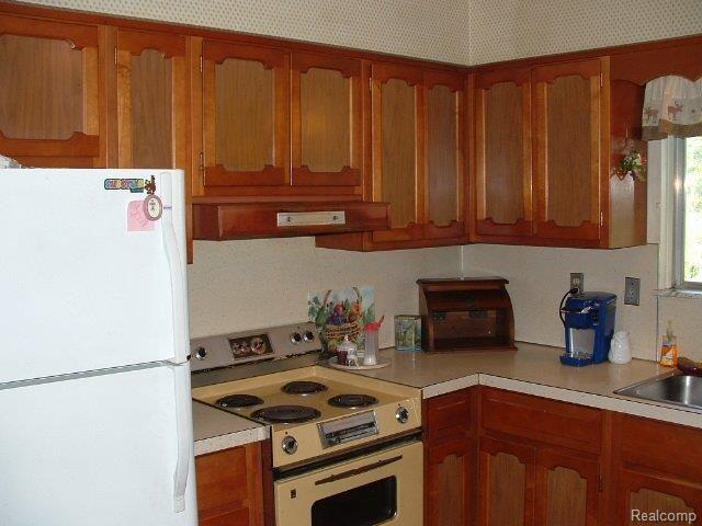 1871 South Lapeer Road Lapeer, MI 48446 - Photo 2 of 12 kit.JPG