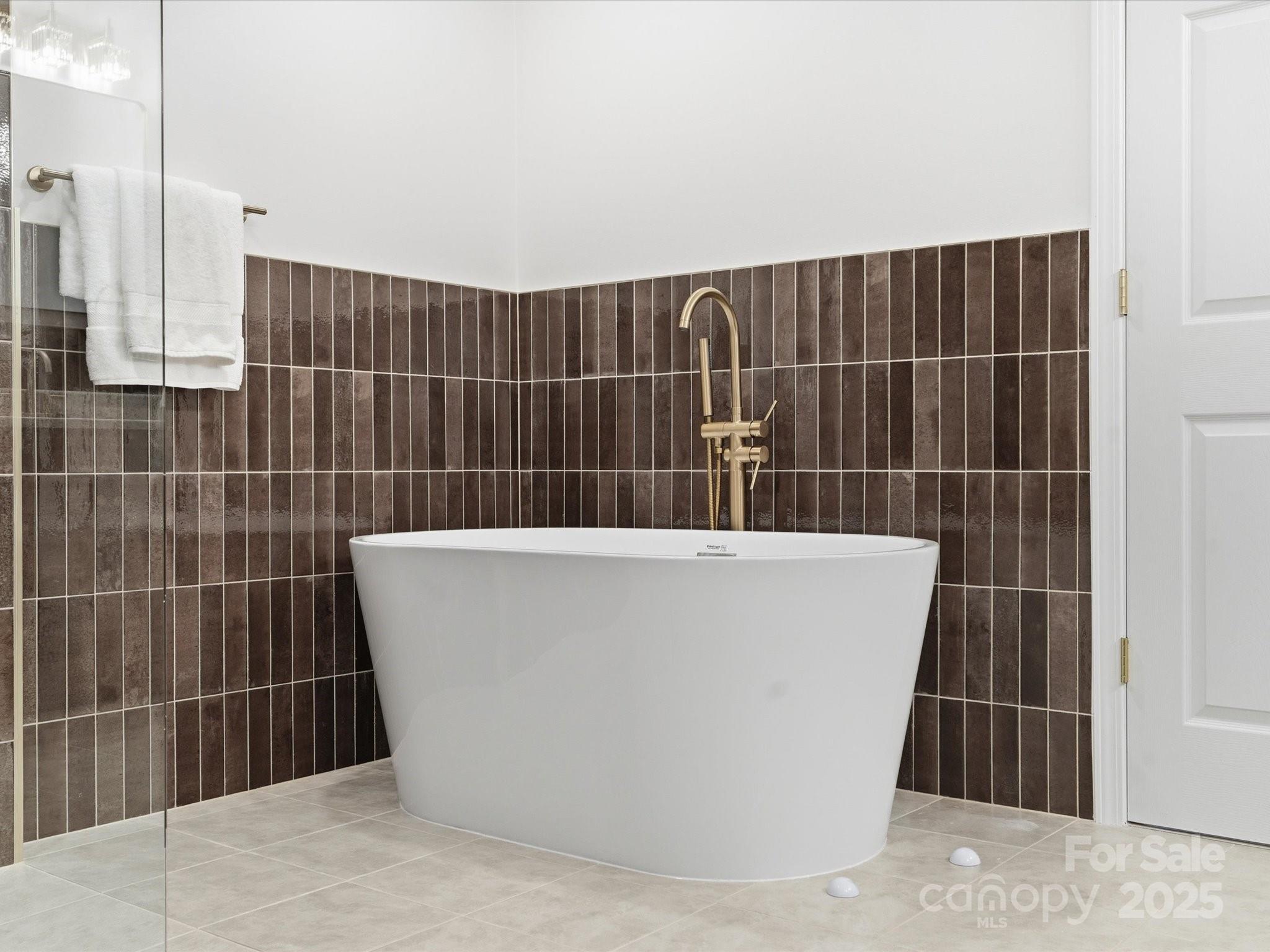 3909 Brownes Ferry Road Charlotte, NC 28269 - Photo 21 of 47 a bathroom with a bathtub