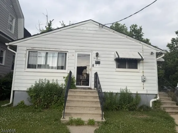 $380,000 | 1015 Oak Street, Roselle, NJ 07203