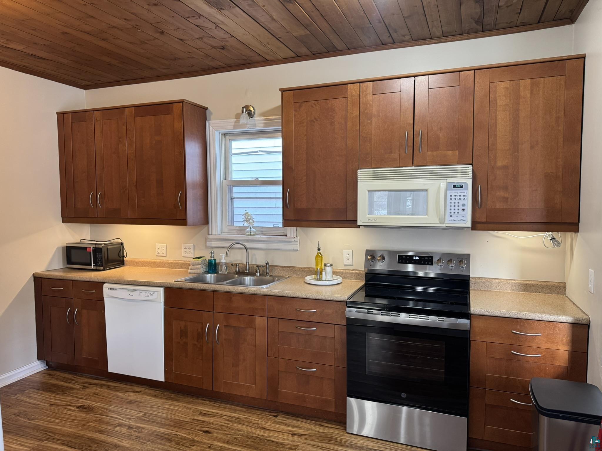 301 8th Street Two Harbors, MN 55616 - Photo 12 of 31