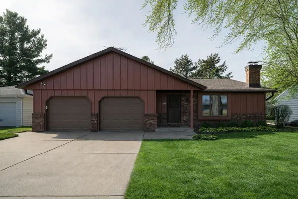 $374,900 | 451 East Coolidge Street, Oconomowoc, WI 53066