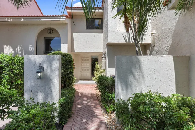 $1,599,000 | 7338 Woodmont Court, Boca Raton, FL 33434