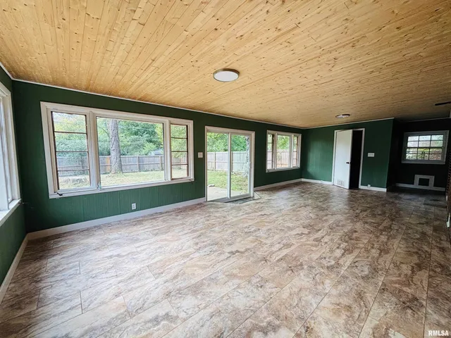 $139,900 | 702 South Dixon Avenue, Carbondale, IL 62901