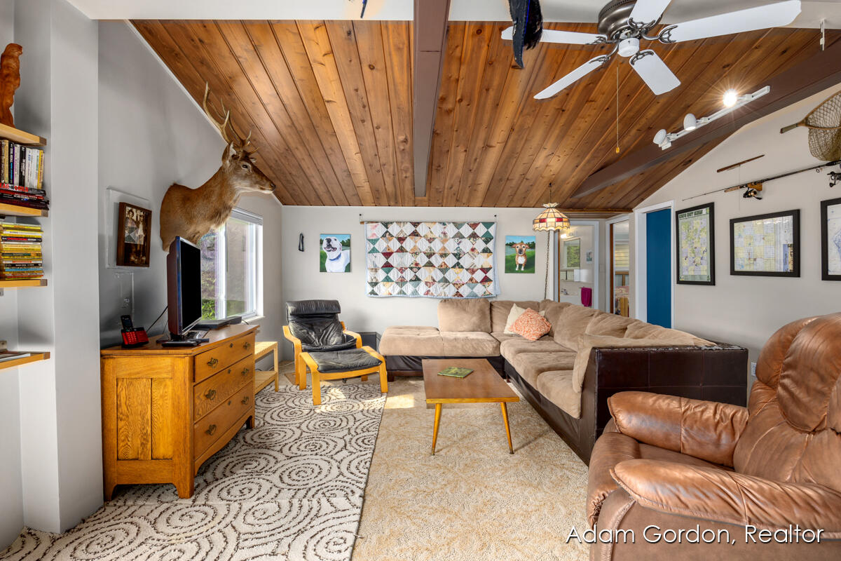 5816 South Rapids Road Branch, MI 49402 - Photo 8 of 20 livingroom1