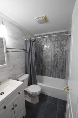$2,495 | 477 West Spring Street, South Elgin, IL 60177