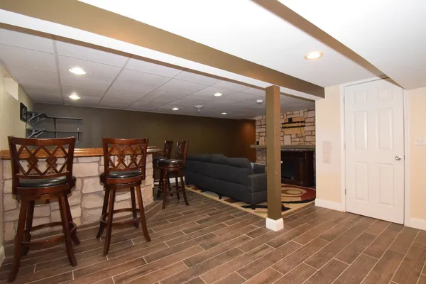 $2,495 | 477 West Spring Street, South Elgin, IL 60177