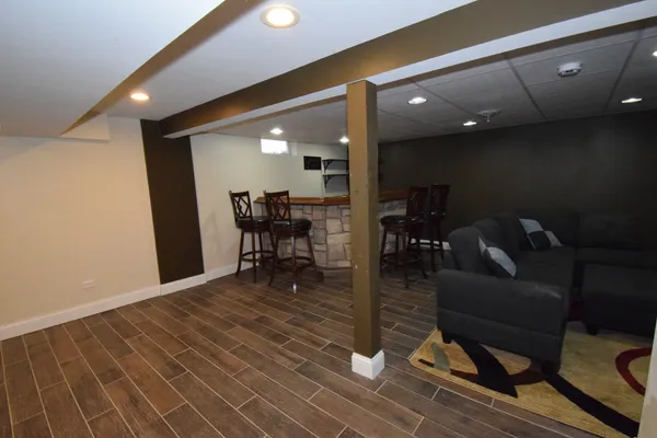 $2,495 | 477 West Spring Street, South Elgin, IL 60177
