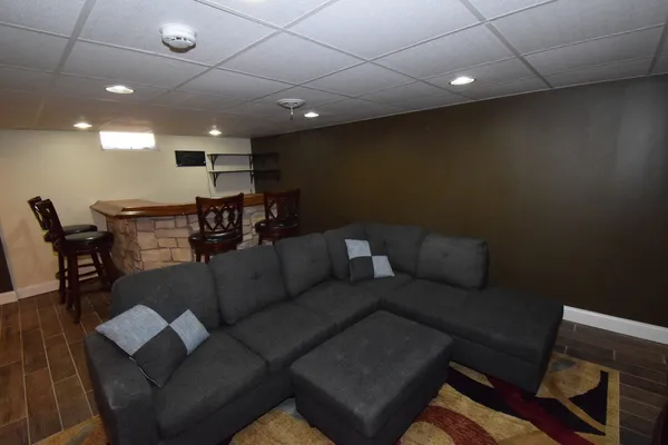 $2,495 | 477 West Spring Street, South Elgin, IL 60177