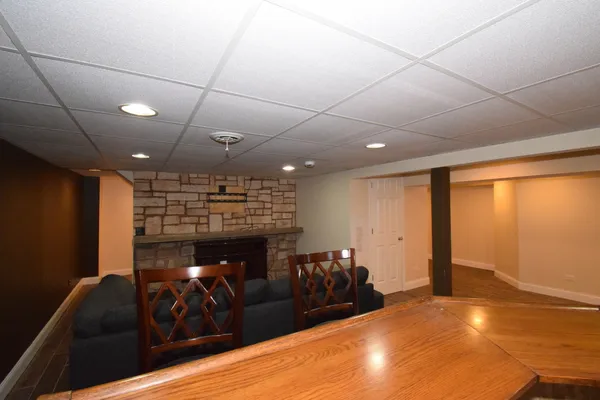 $2,495 | 477 West Spring Street, South Elgin, IL 60177