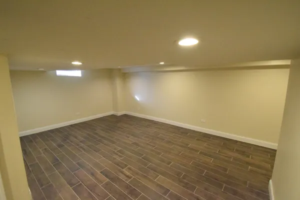 $2,495 | 477 West Spring Street, South Elgin, IL 60177