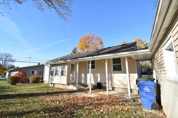 $2,495 | 477 West Spring Street, South Elgin, IL 60177