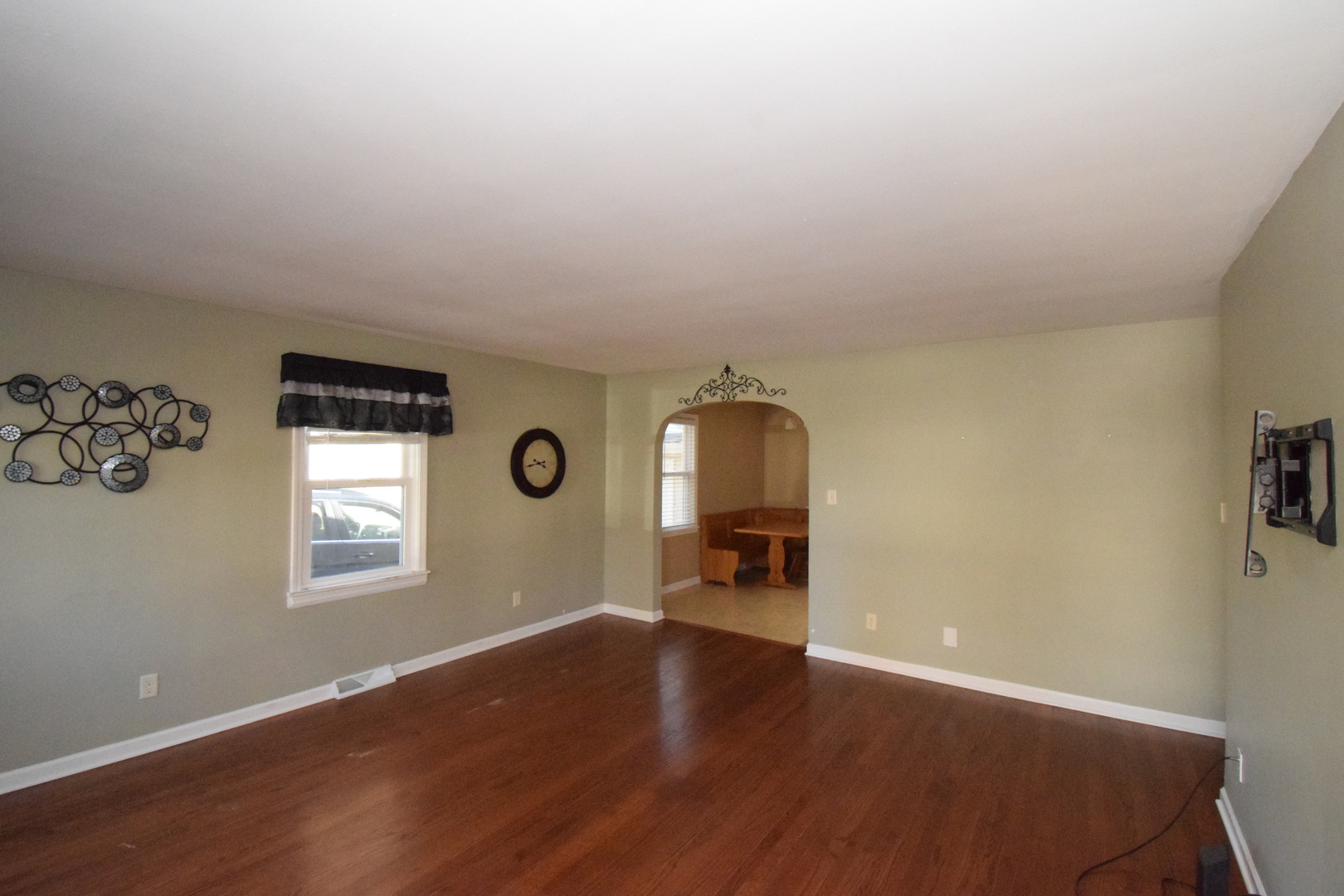 477 West Spring Street South Elgin, IL 60177 - Photo 3 of 20