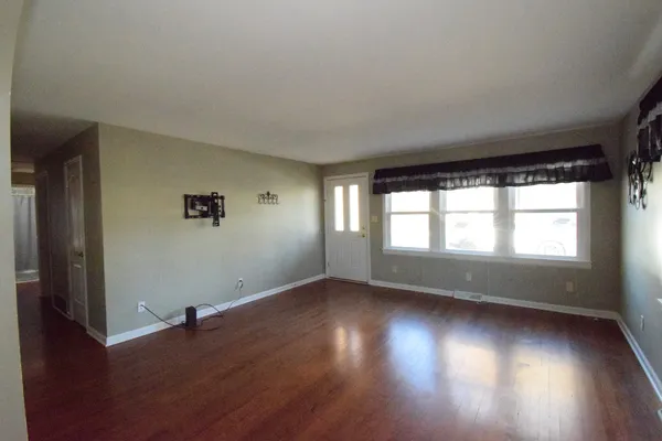 $2,495 | 477 West Spring Street, South Elgin, IL 60177