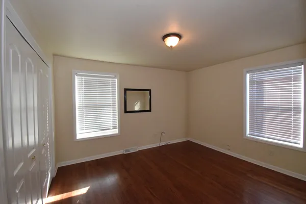 $2,495 | 477 West Spring Street, South Elgin, IL 60177