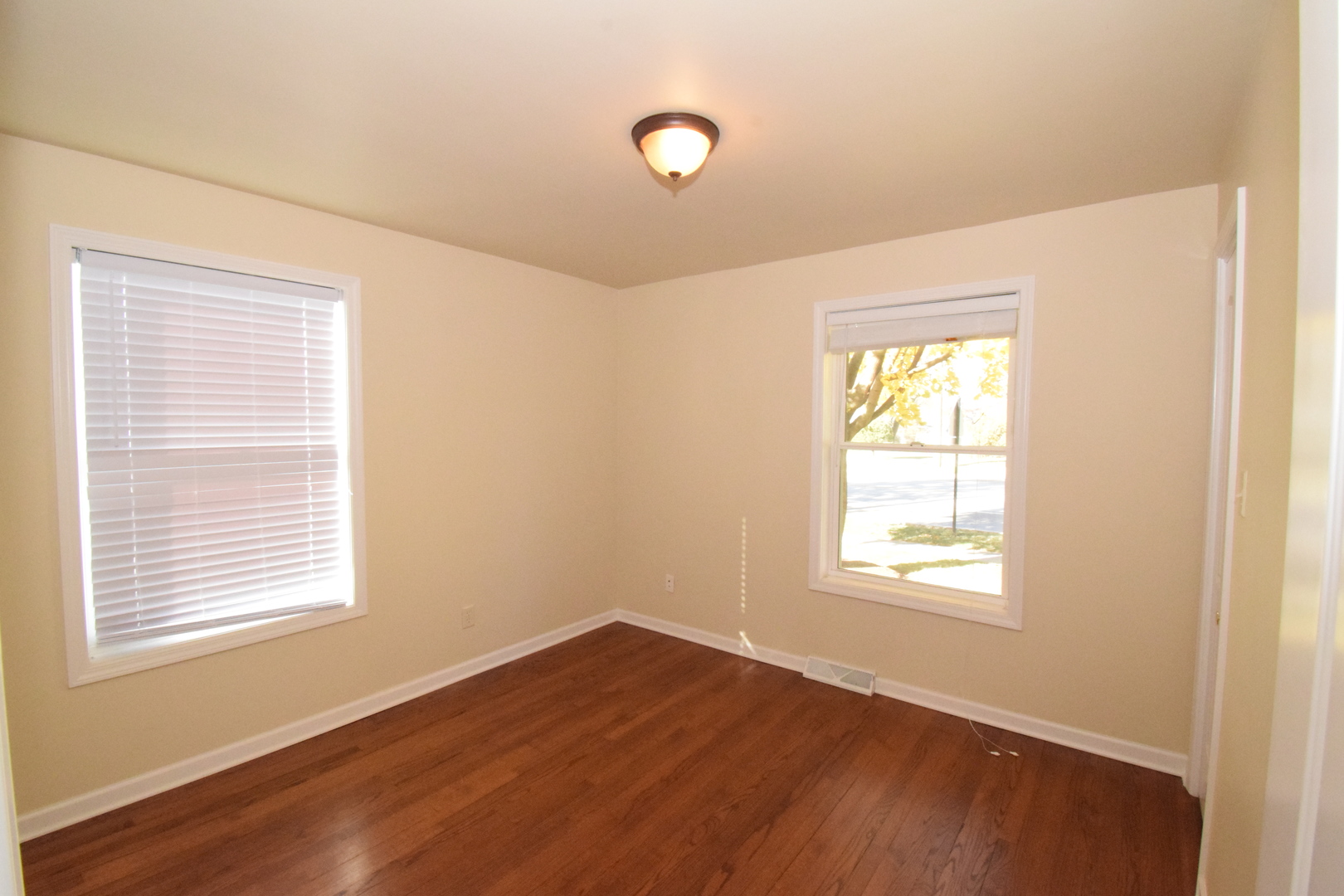 477 West Spring Street South Elgin, IL 60177 - Photo 9 of 20