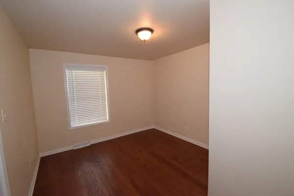 $2,495 | 477 West Spring Street, South Elgin, IL 60177