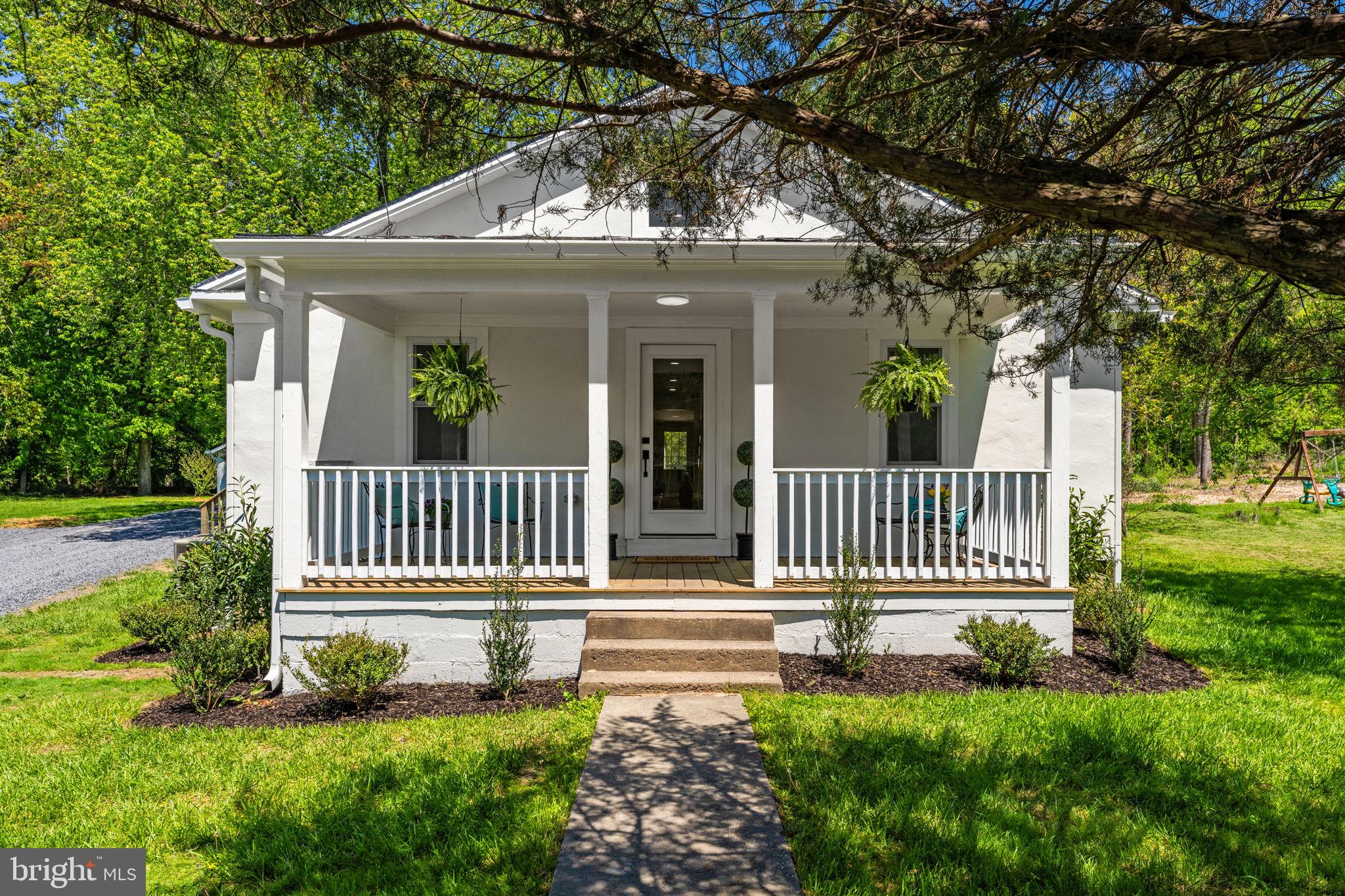 33960 Welbourne Road Upperville, VA 20184 - Photo 3 of 43 Charming home with inviting porch.
