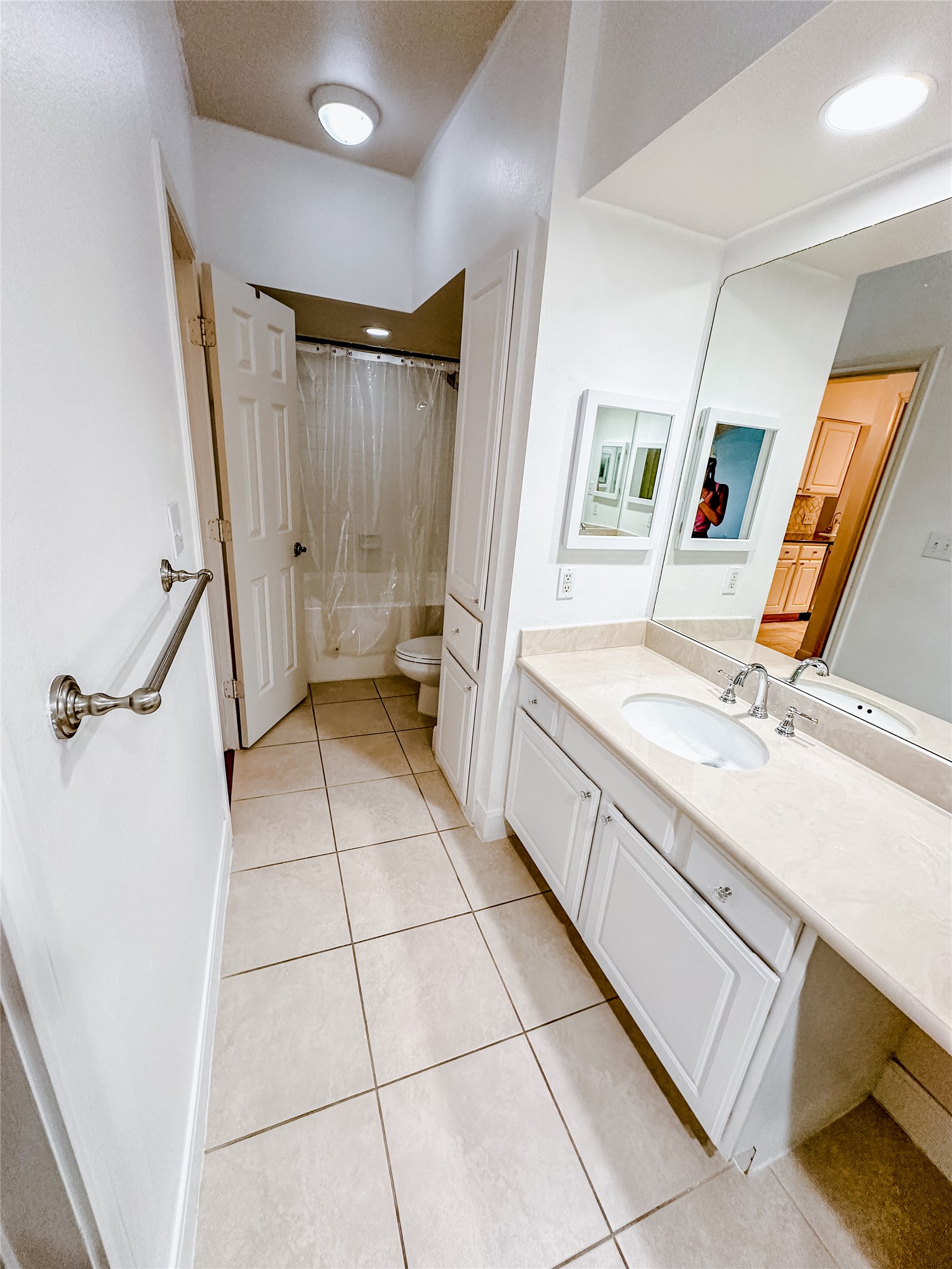 7701 Rialto Boulevard, Unit 1122 Austin, TX 78735 - Photo 14 of 24 Spacious primary bathroom