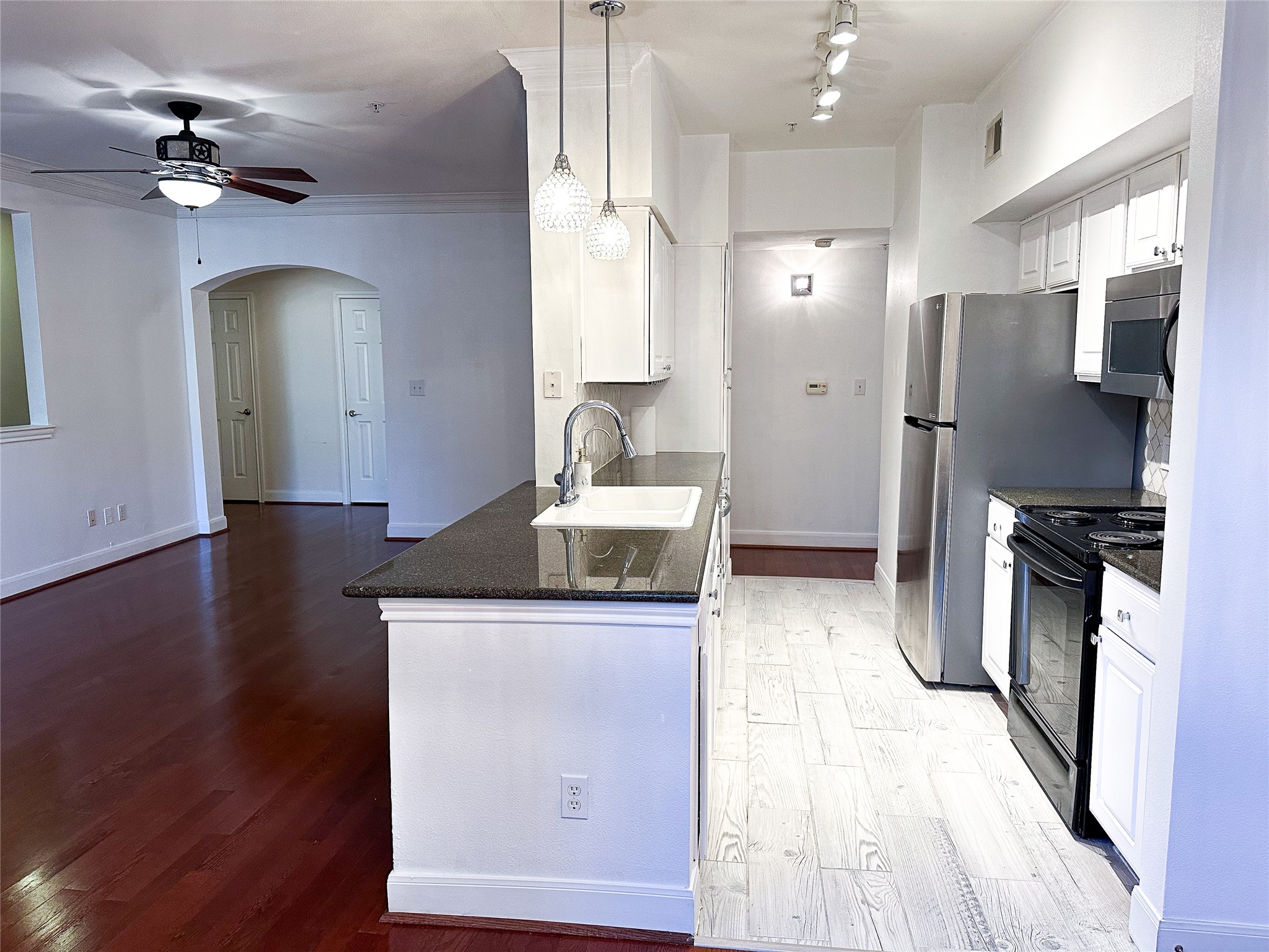 7701 Rialto Boulevard, Unit 1122 Austin, TX 78735 - Photo 6 of 24 Kitchen open to living room