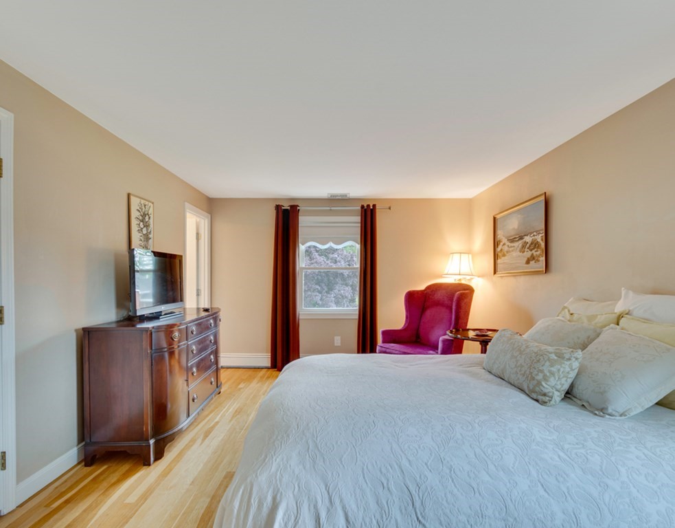 22 Plymouth Road Winchester, MA 01890 - Photo 20 of 36 Gallery Image 20