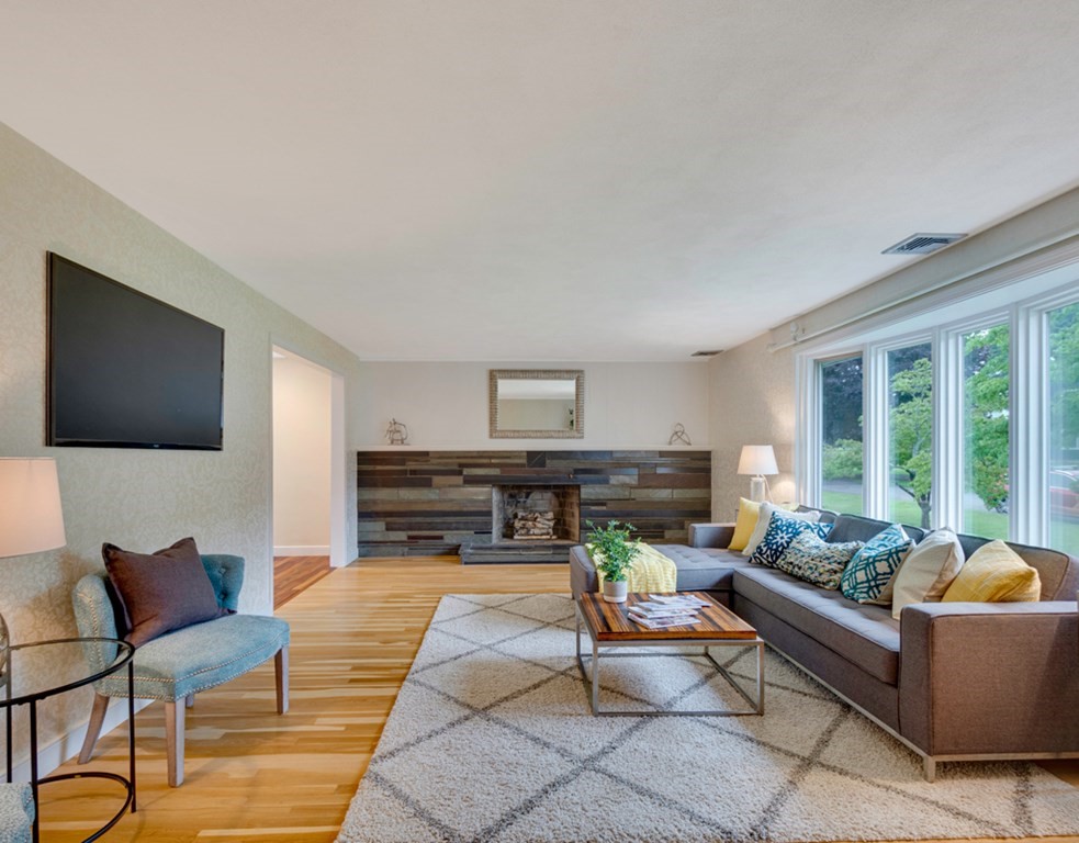 22 Plymouth Road Winchester, MA 01890 - Photo 5 of 36 Gallery Image 5