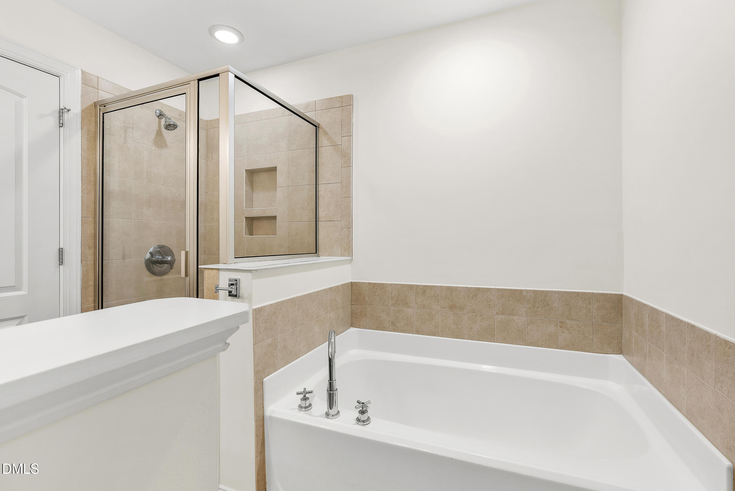 2822 Pickett Road, Unit 154 Durham, NC 27705 - Photo 14 of 31 a bathroom with a bathtub and a sink