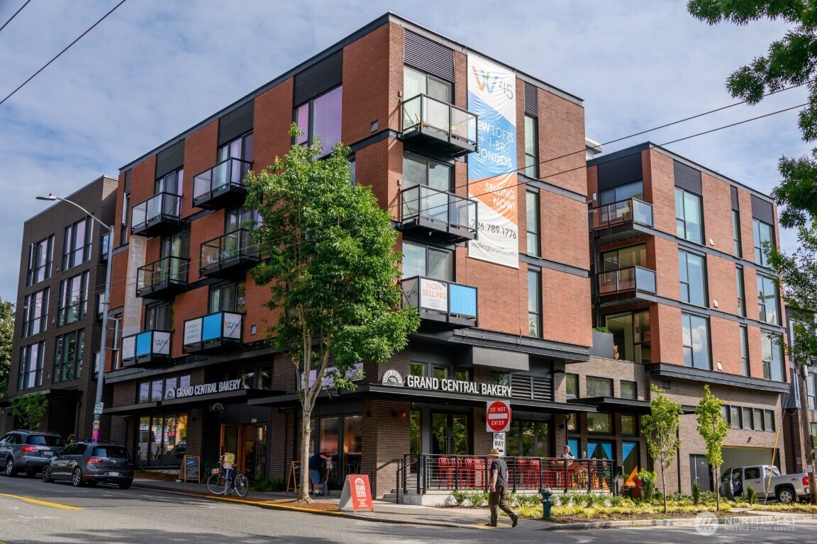 1601 North 45th Street, Unit 208 Seattle, WA 98103 - Photo 1 of 20