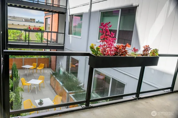 $1,995 | 1601 North 45th Street, Unit 208, Seattle, WA 98103