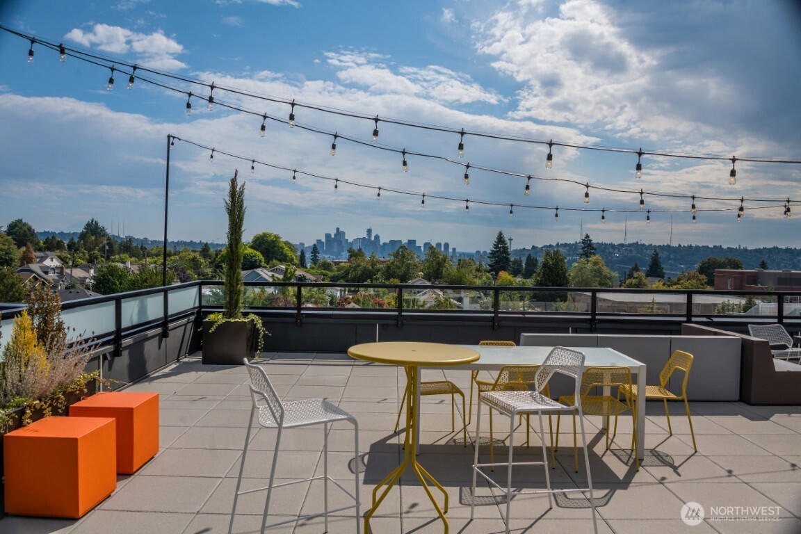 1601 North 45th Street, Unit 208 Seattle, WA 98103 - Photo 18 of 20