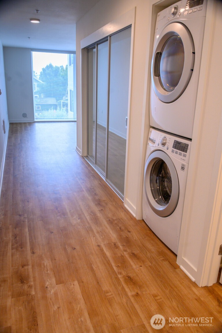 1601 North 45th Street, Unit 208 Seattle, WA 98103 - Photo 3 of 20