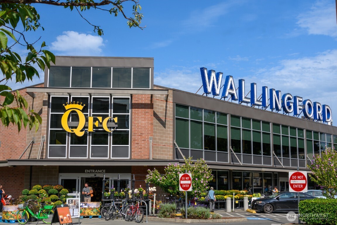 1601 North 45th Street, Unit 208 Seattle, WA 98103 - Photo 10 of 20