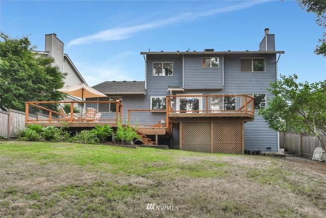 a view of outdoor space yard and front view of a house