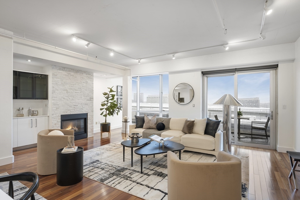 25 Channel Center Street, Unit PH2201 Boston, MA 02210 - Photo 1 of 16 Gallery Image 1