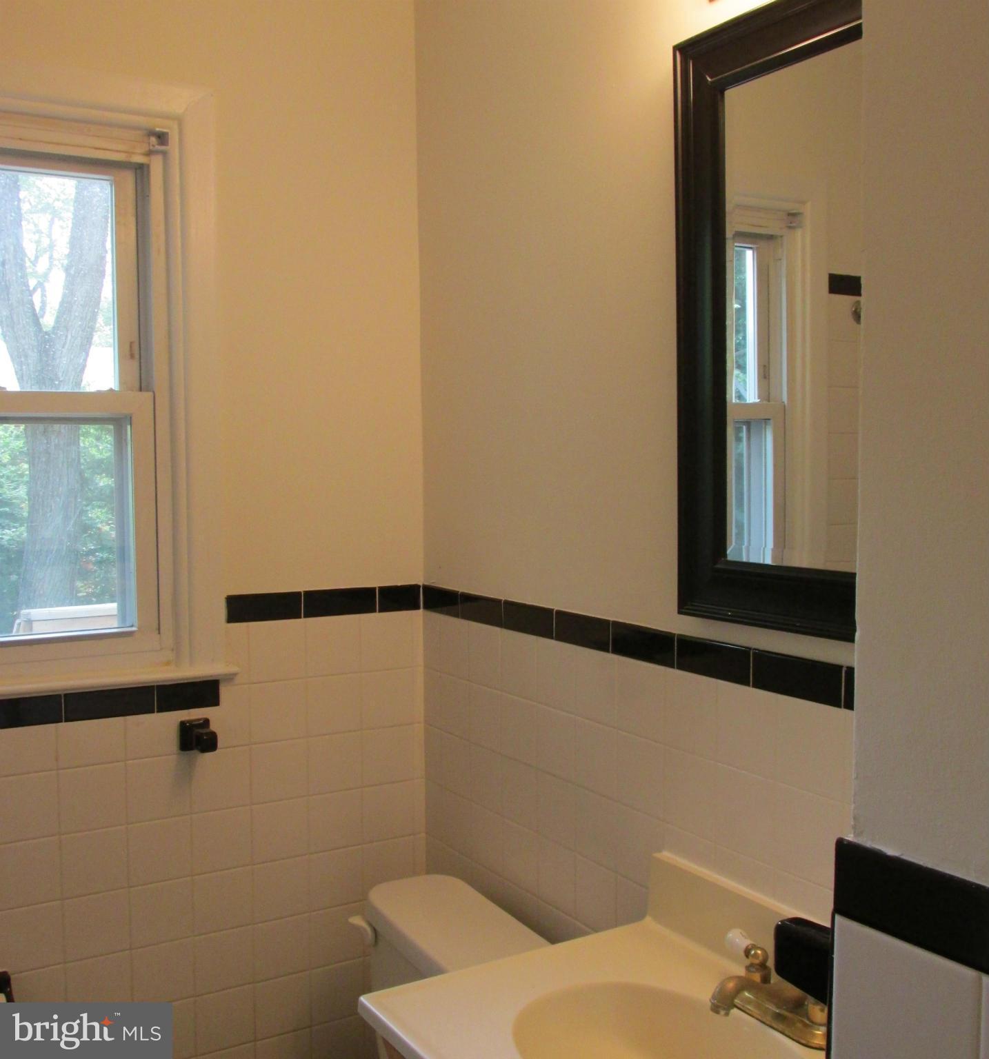 2804 Weisman Road Silver Spring, MD 20902 - Photo 3 of 11 Bath