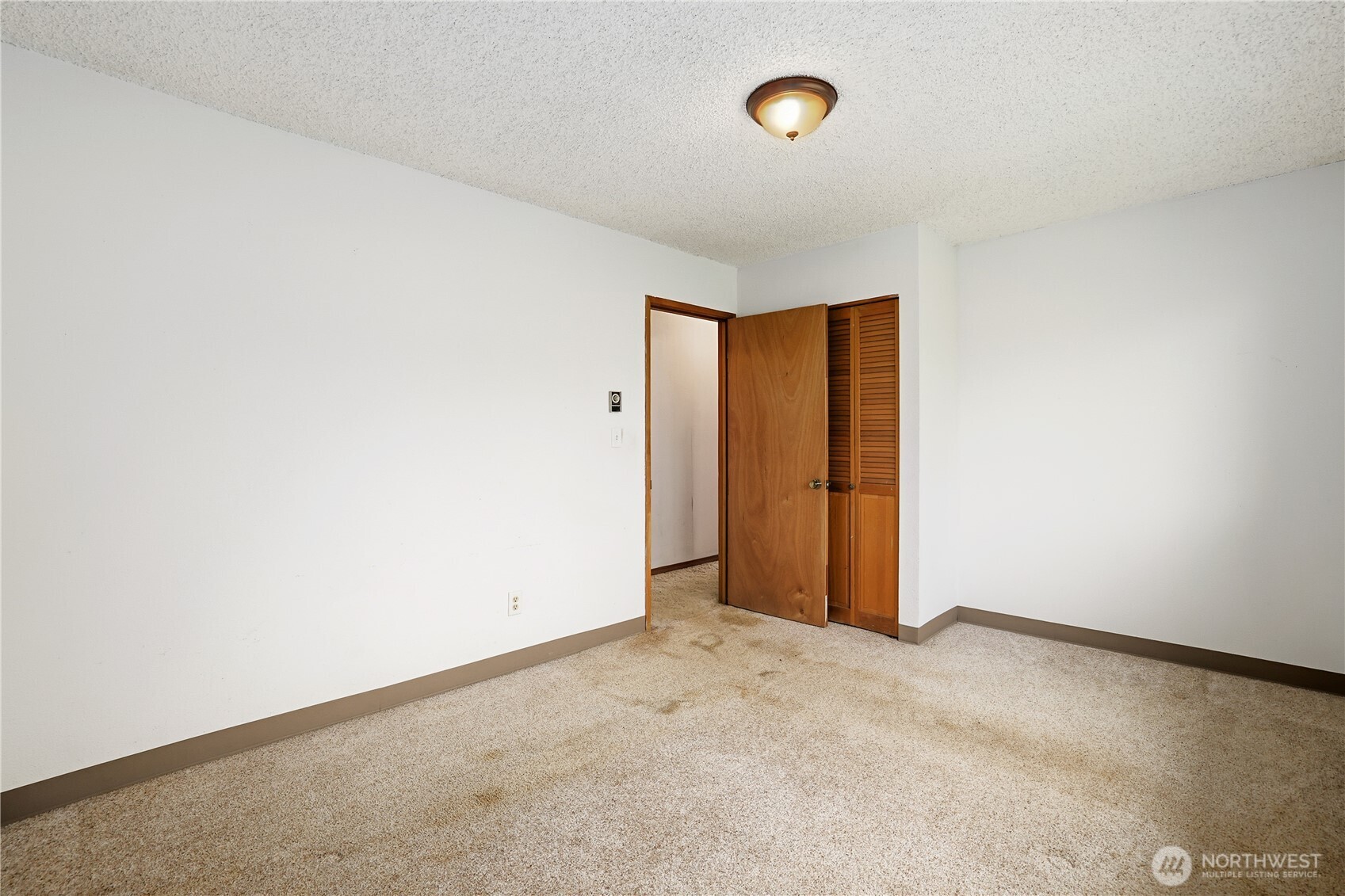 12204 Waller Road East Tacoma, WA 98446 - Photo 15 of 33 an empty room with closet area