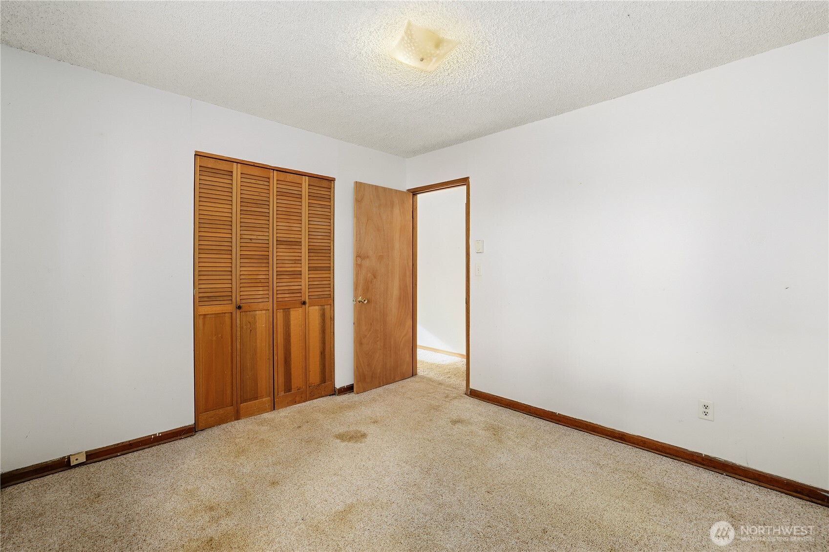 12204 Waller Road East Tacoma, WA 98446 - Photo 17 of 33 an empty room with windows