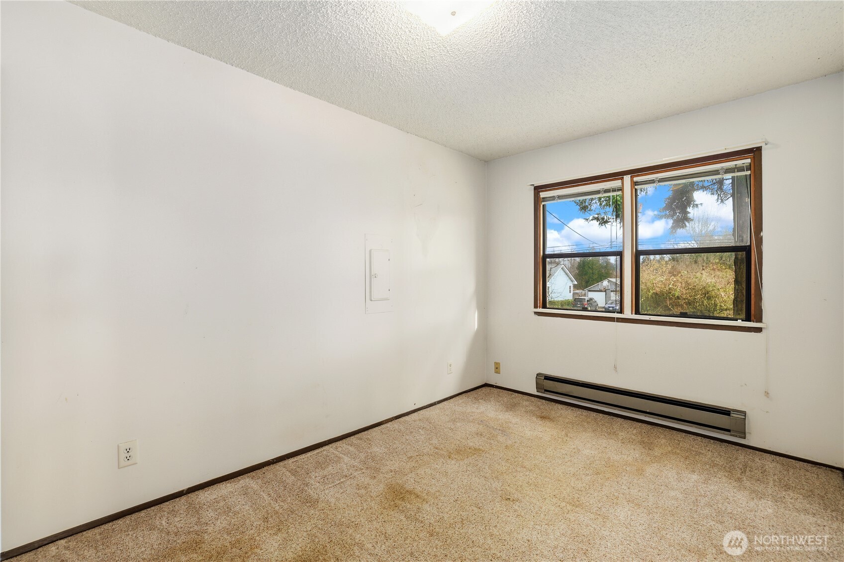 12204 Waller Road East Tacoma, WA 98446 - Photo 18 of 33 an empty room with windows