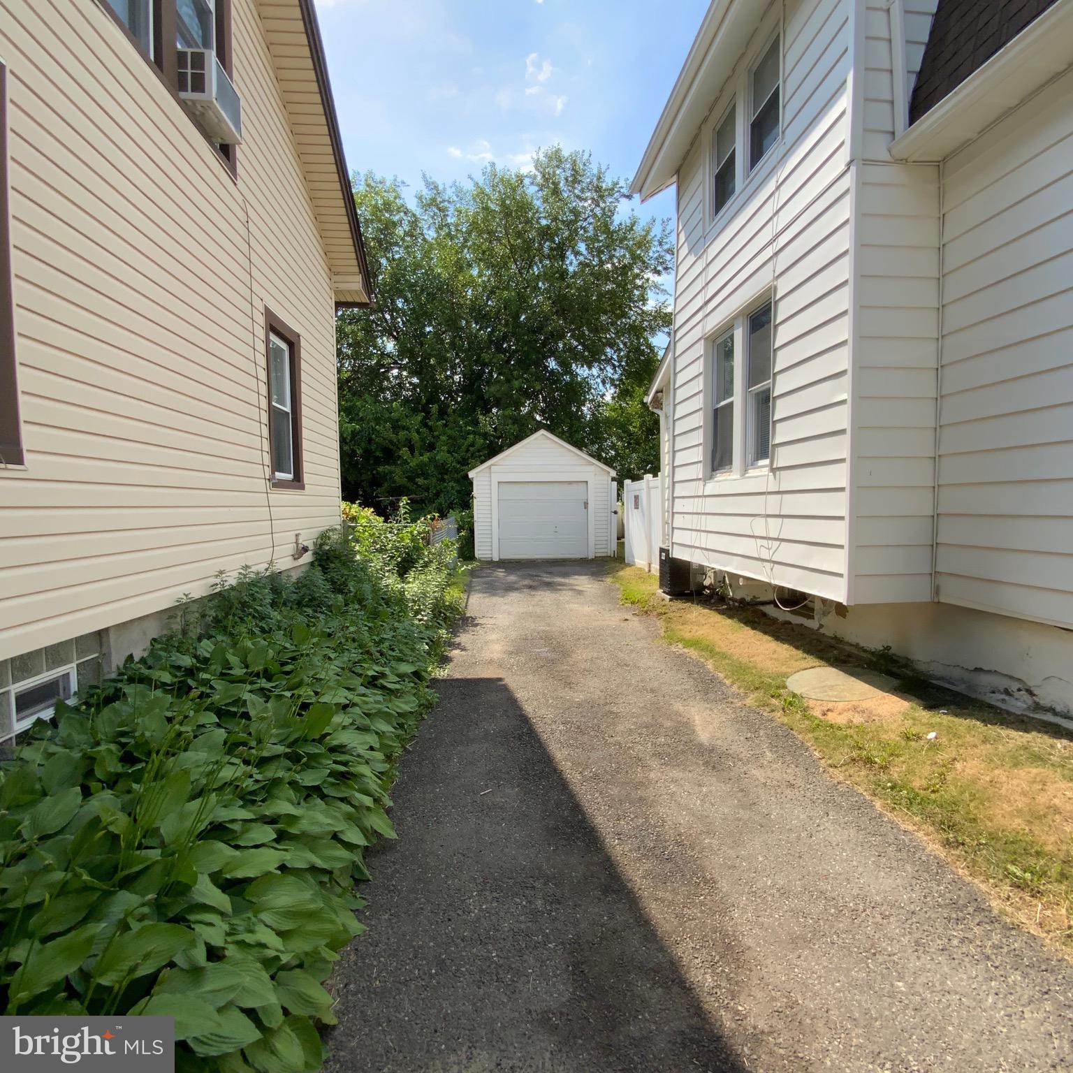 16 West Roland Road Brookhaven, PA 19015 - Photo 2 of 21
