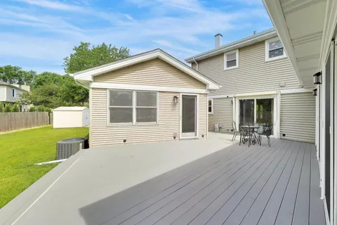 $649,000 | 8 Hampton Court, Mundelein, IL 60060