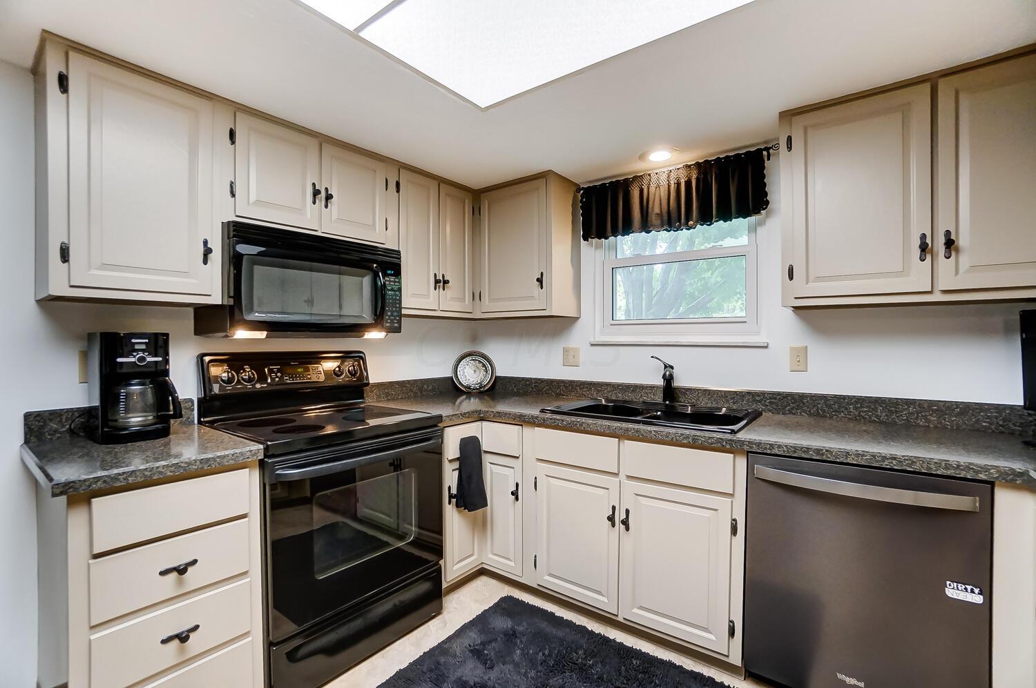 3395 Smiley Road Columbus, OH 43221 - Photo 13 of 32 Kitchen