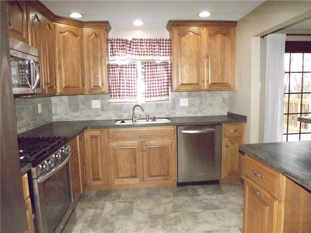 772 Greenlee Road Pittsburgh, PA 15227 - Photo 3 of 20 Gallery Image 3